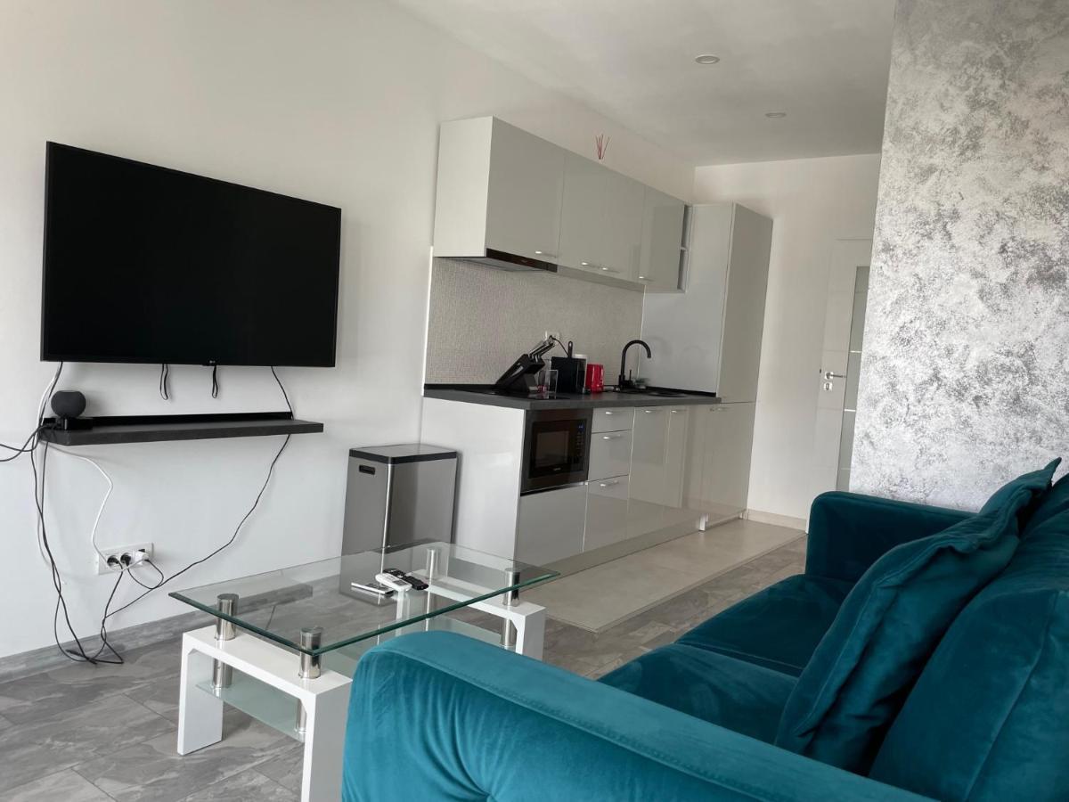 Cozy 2-Room Penthouse Lakeview W14 Bucharest Exterior photo